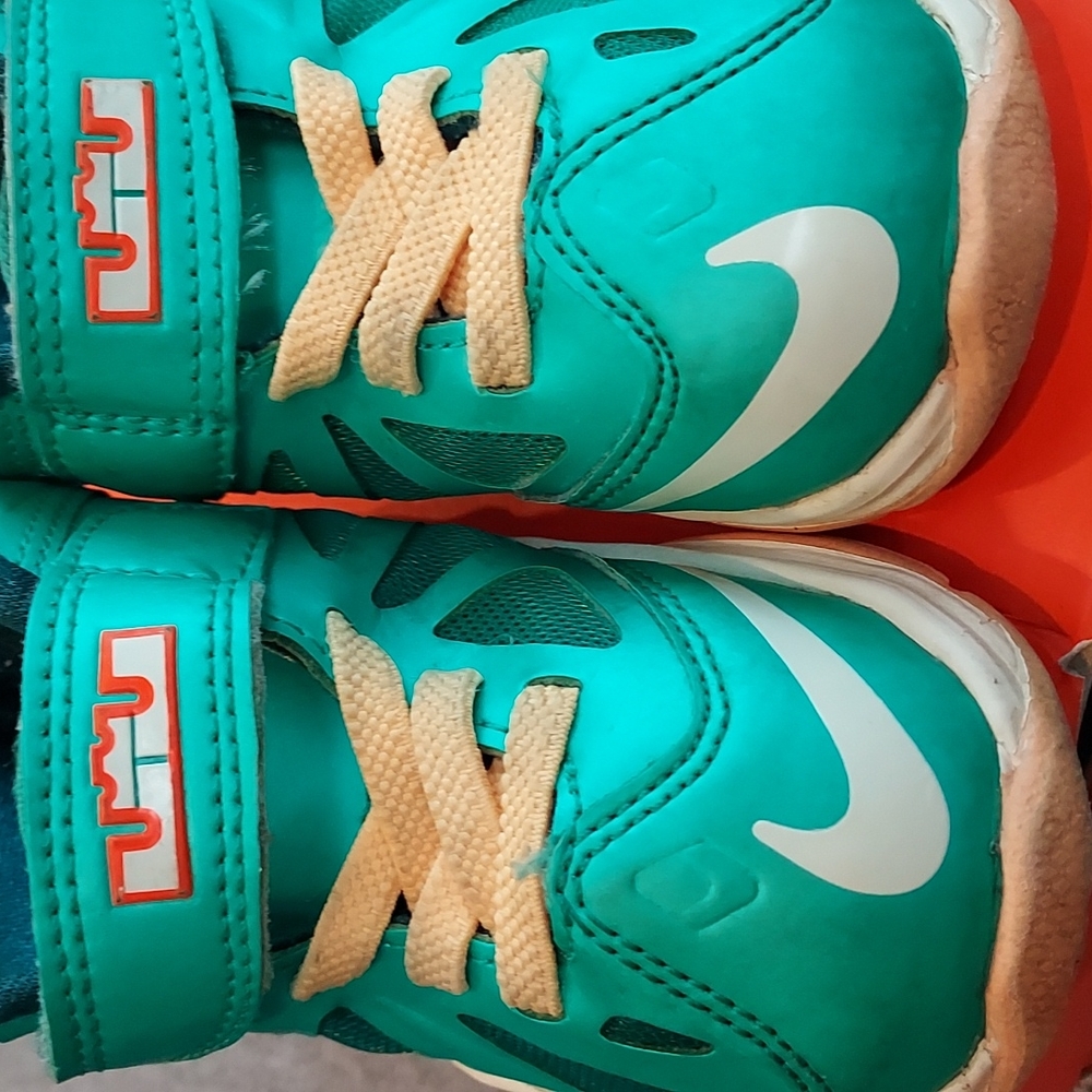 Infant LeBron Sneakers - Picture 4 of 5
